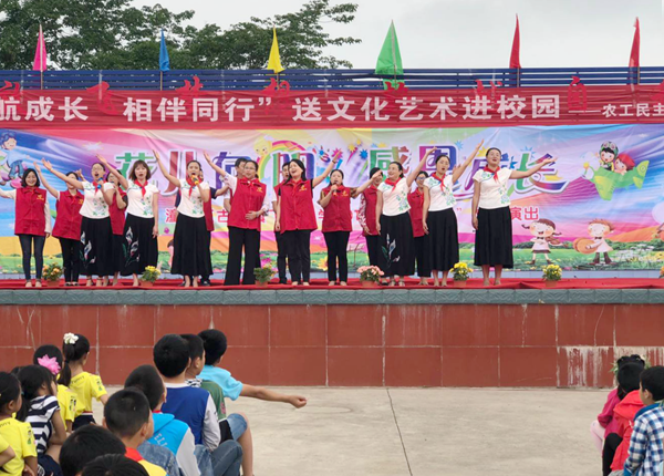 农工党重庆市潼南区委会开展“护航成长相伴同行”送文化艺术进校园活动