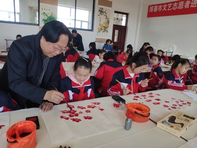 珲春市“美育圆梦”文艺志愿服务进校园活动侧记